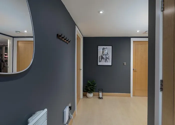 The Midnight Parlour * Leeds (West Yorkshire)