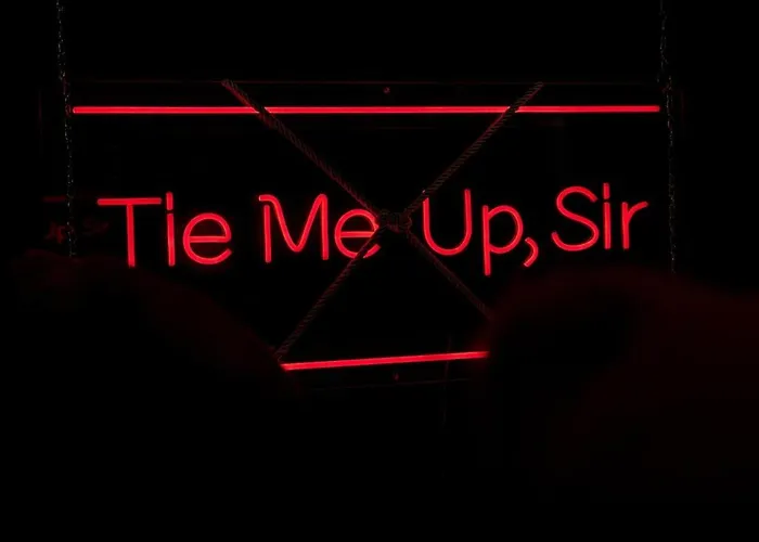 The Midnight Parlour * Leeds (West Yorkshire)